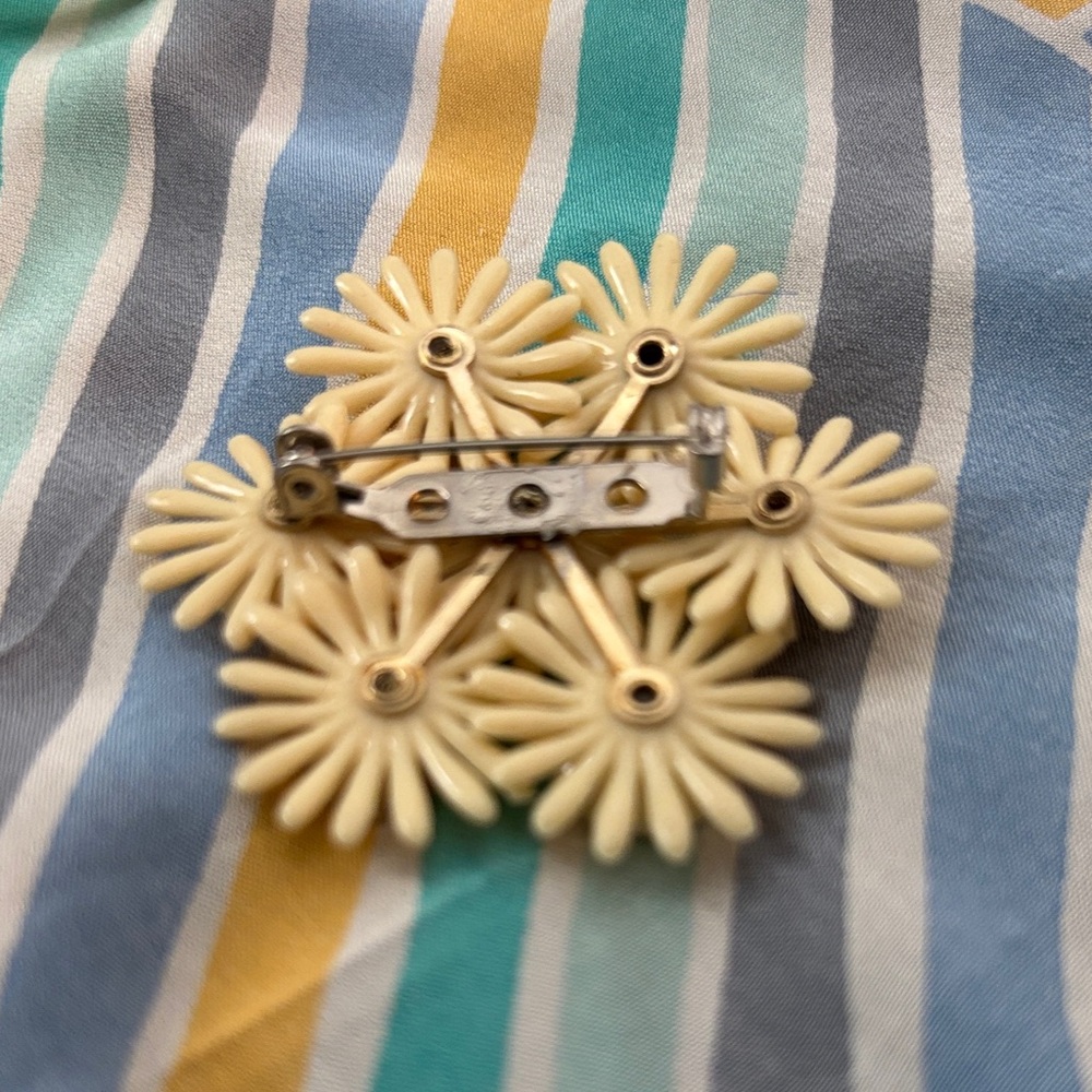 Celluloid?Cream Floral Brooch View 5